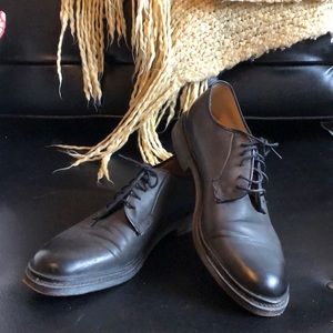 Near new condition Frye oxfords